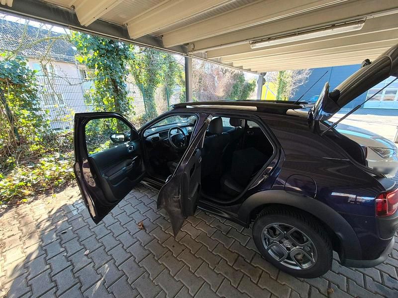 Gebraucht Citroën C4 Cactus Shine 100 PS (73 kW) 2015 Violet Kleinwagen