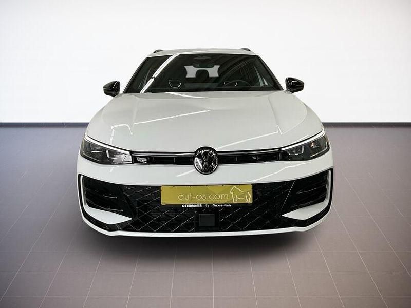 Gebraucht VW Passat R-line 150 PS (110 kW) 2025 Pure white Kombi
