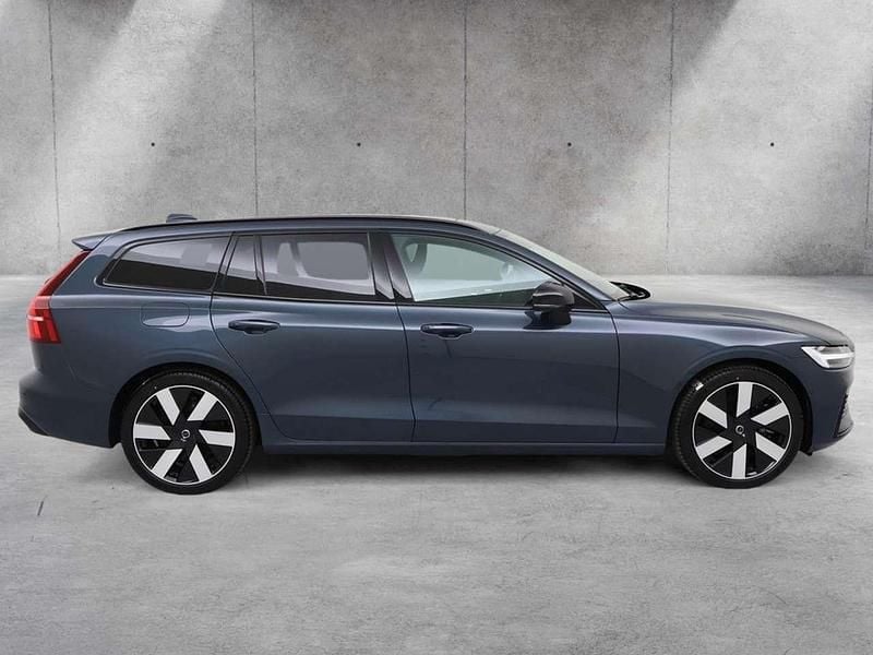 Gebraucht Volvo V60 Plus 455 PS (334 kW) 2025 Blau Kombi