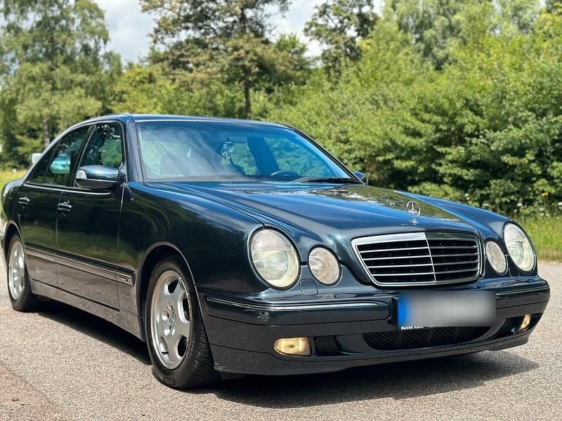 Blau Gebraucht 2002 Mercedes E270 Avantgarde Limousine | 5.400 € (Teuer) - Bild 1/4