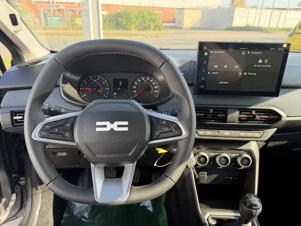 Neu Dacia Sandero Expression 122 PS (89 kW) 2026 Grau Limousine