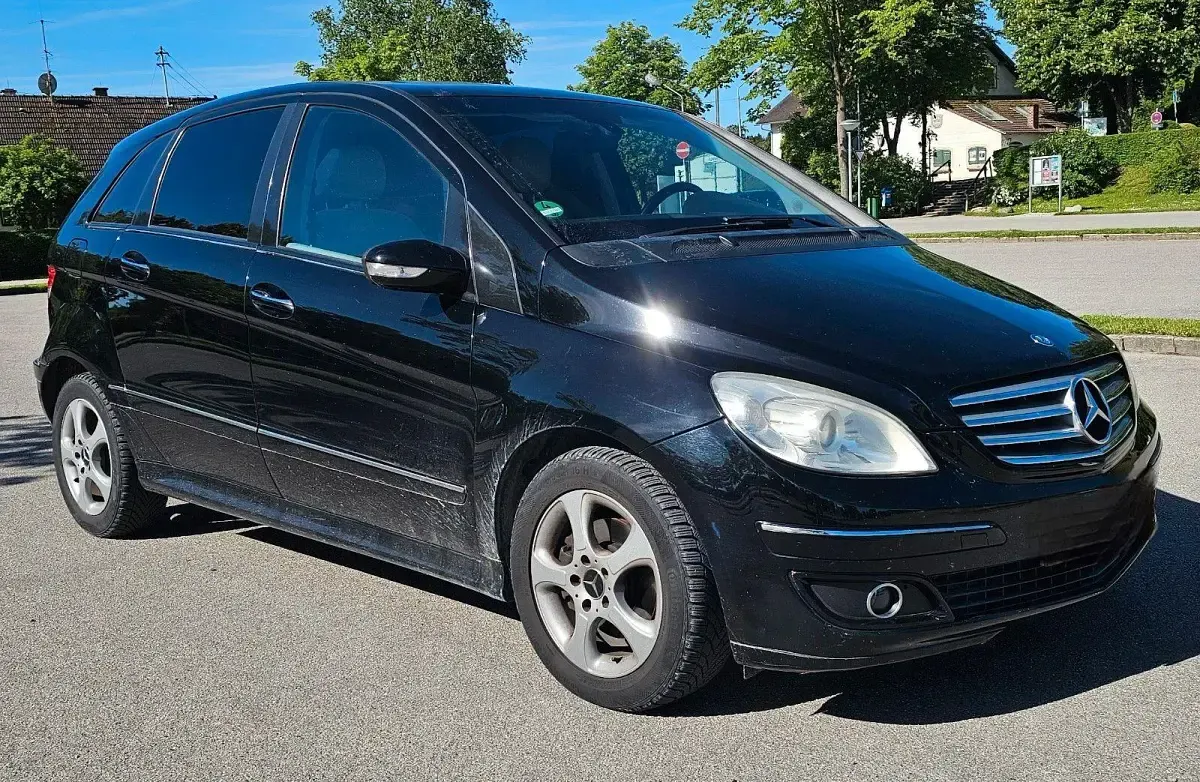 Używany Mercedes B200 140 KM (102 kW) 2005 Czarny Minivan