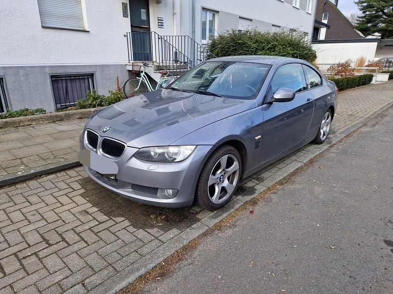 Grau Gebraucht 2010 BMW 320 Coupé | 4.700 € (Superpreis) - Bild 1/4