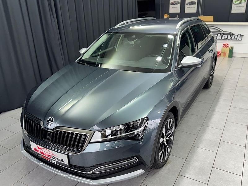 Grau Gebraucht 2021 Skoda Superb Scout 4x4 Kombi | 26.999 € (Fairer Preis) - Bild 1/4