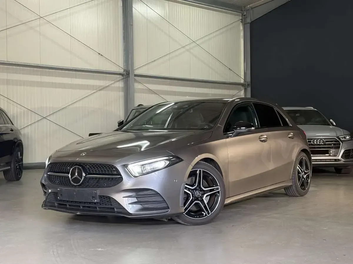 Gebraucht Mercedes A250 AMG line 224 PS (164 kW) 2022 Mountaingrau  met. Kleinwagen
