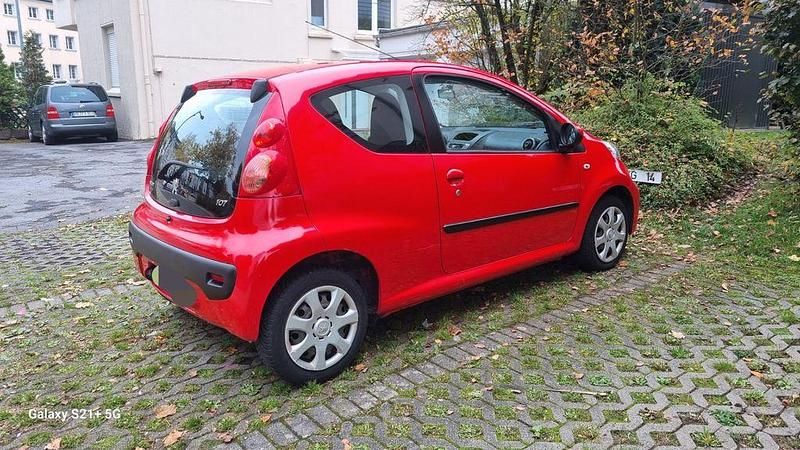Gebraucht Peugeot 107 Filou 68 PS (50 kW) 2010 Rot Kleinwagen