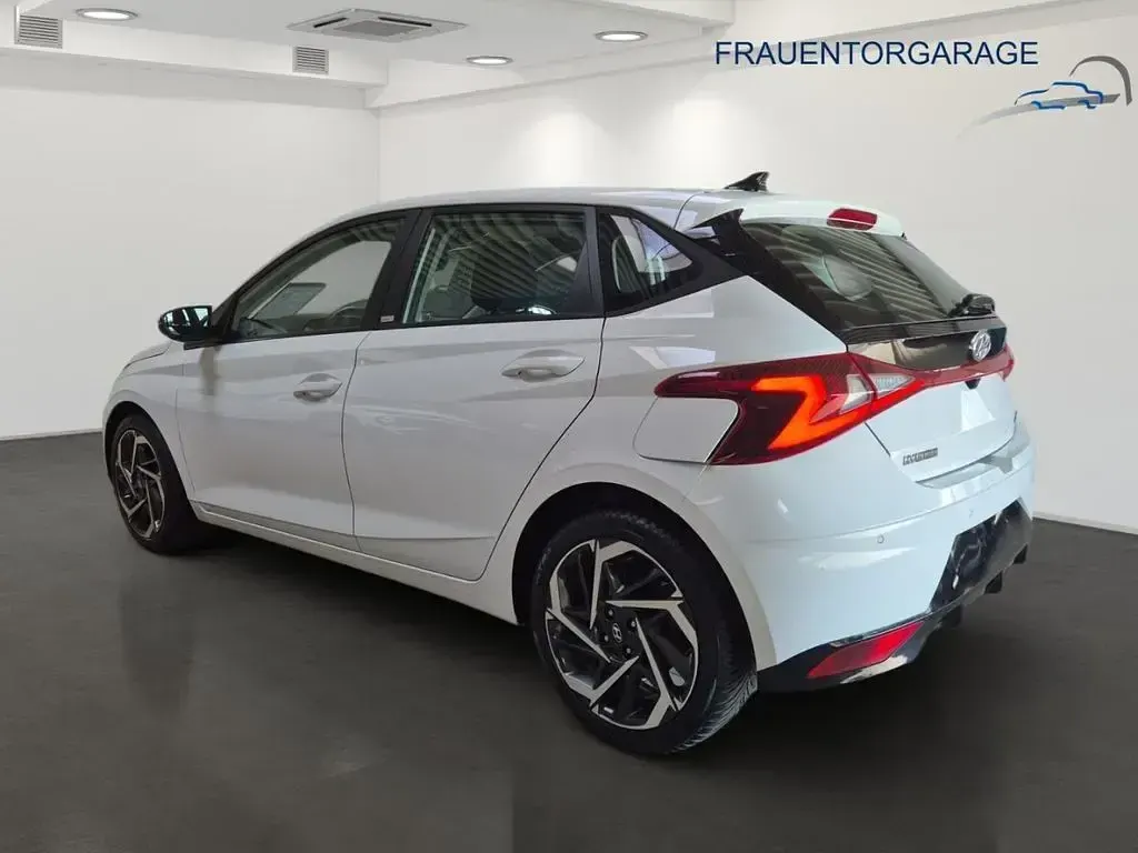 Gebraucht Hyundai i20 Intro Edition 101 PS (74 kW) 2021 Polar white Kleinwagen