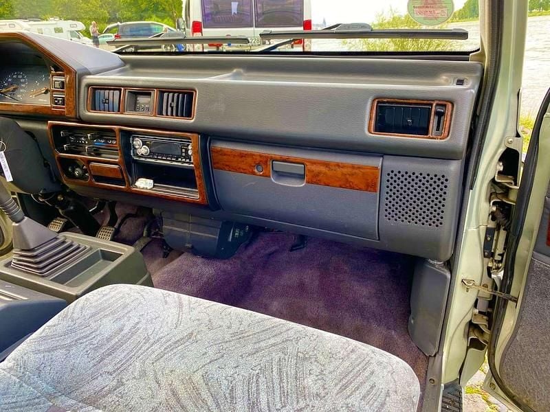 Grau Gebraucht 1994 Mitsubishi L300 Van / Kleinbus | 17.500 € - Bild 1/4