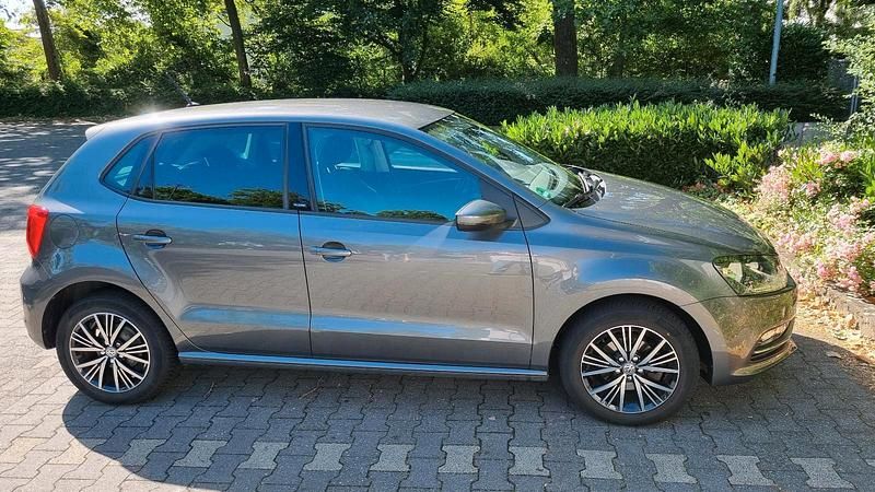 Grau Gebraucht 2017 VW Polo Allstar Kleinwagen | 9.999 € (Guter Preis) - Bild 1/4