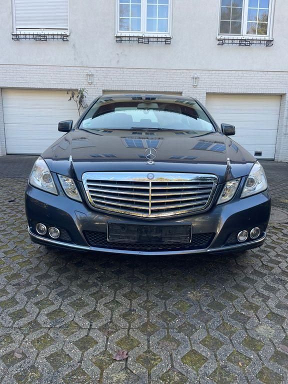 Gebraucht Mercedes E200 Elegance 184 PS (135 kW) 2010 Grau Limousine