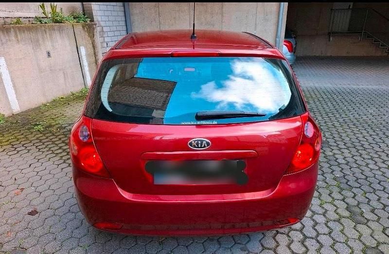 Second-hand Kia Ceed 105 CP (77 kW) 2009 Roșu Hatchback