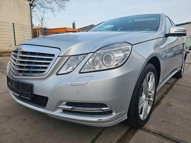 Gebraucht Mercedes E250 204 PS (150 kW) 2010 Iridiumsilber Limousine