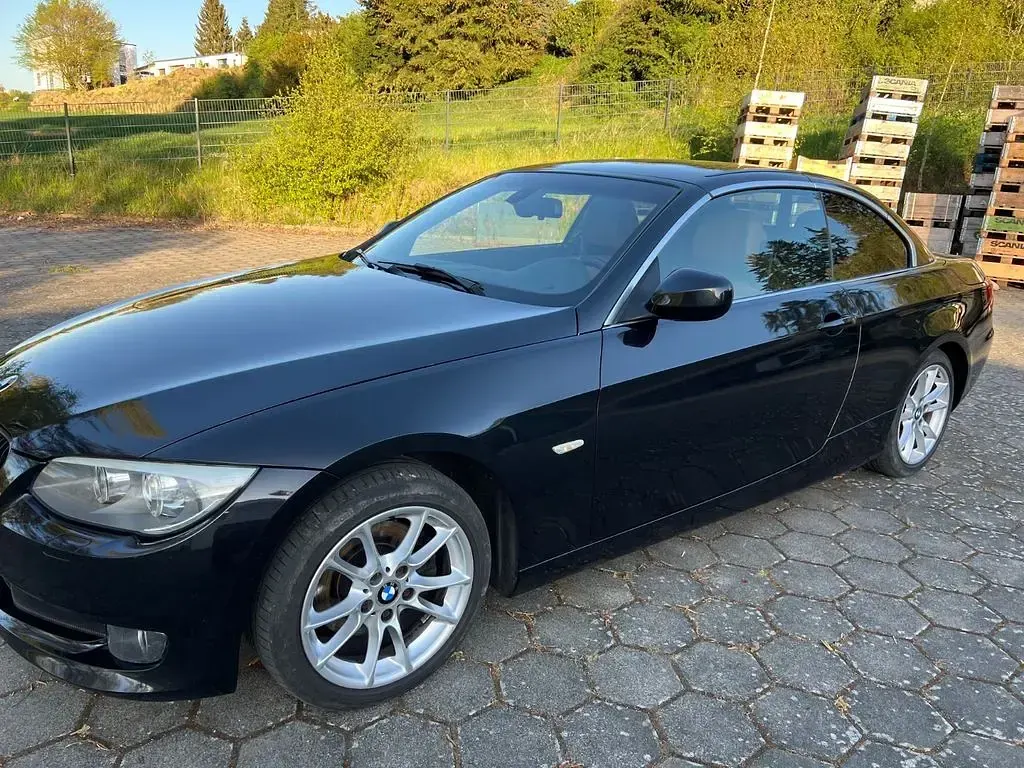 Gebraucht BMW 320 Cabriolet 184 PS (135 kW) 2012 Schwarz Cabrio