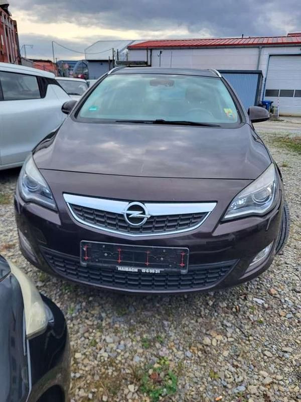 Gebraucht Opel Astra 179 PS (131 kW) 2012 Braun Kombi