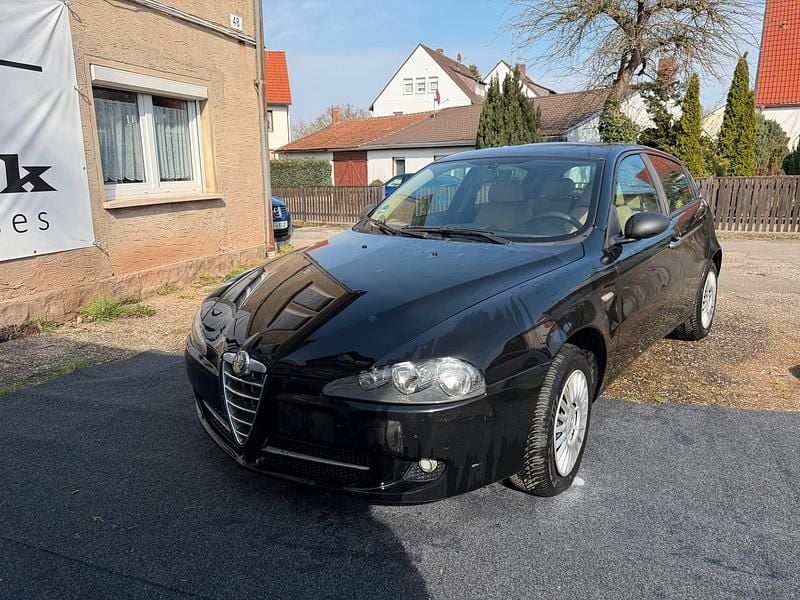 Gebraucht Alfa Romeo 147 105 PS (77 kW) 2008 Schwarz Kleinwagen