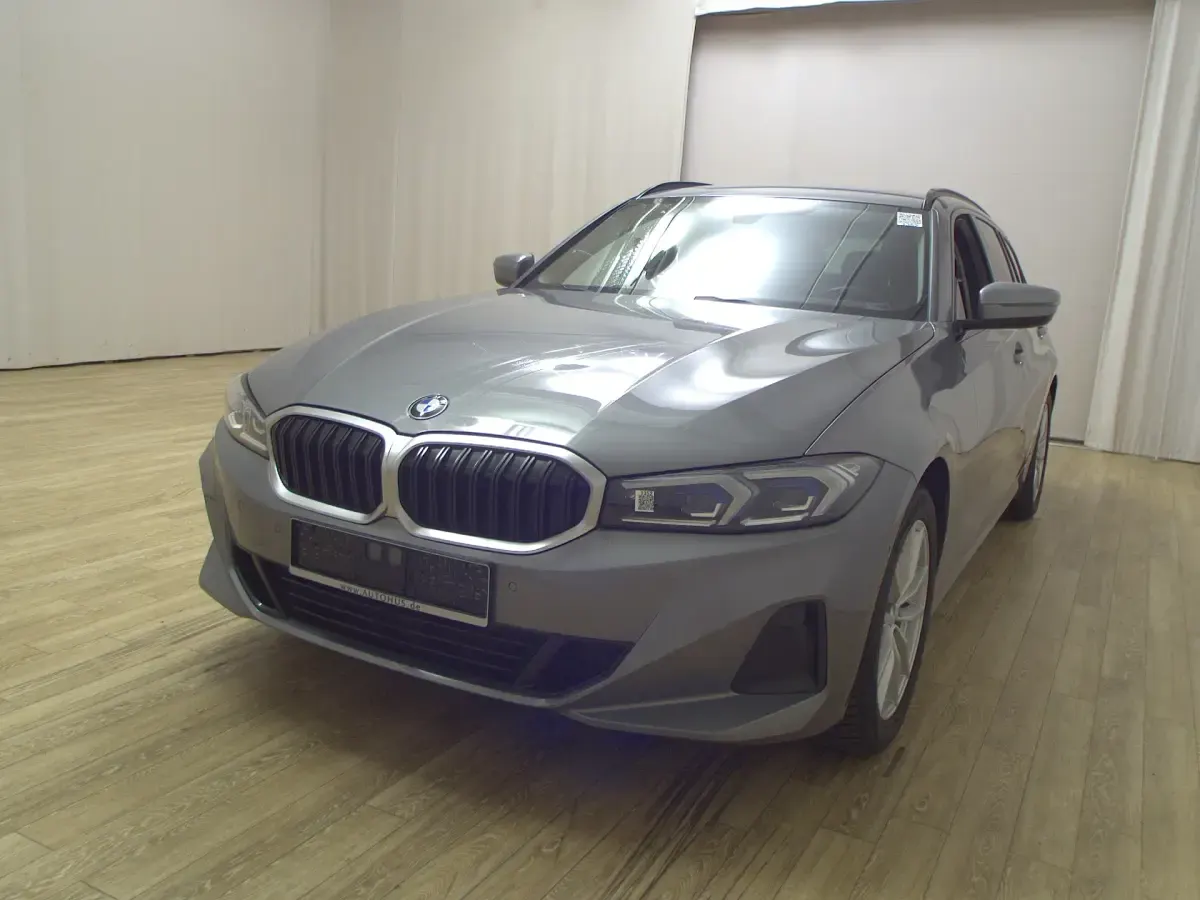 Gebraucht BMW 318 Shadowline 156 PS (114 kW) 2024 Skyscraper grau metallic Kombi