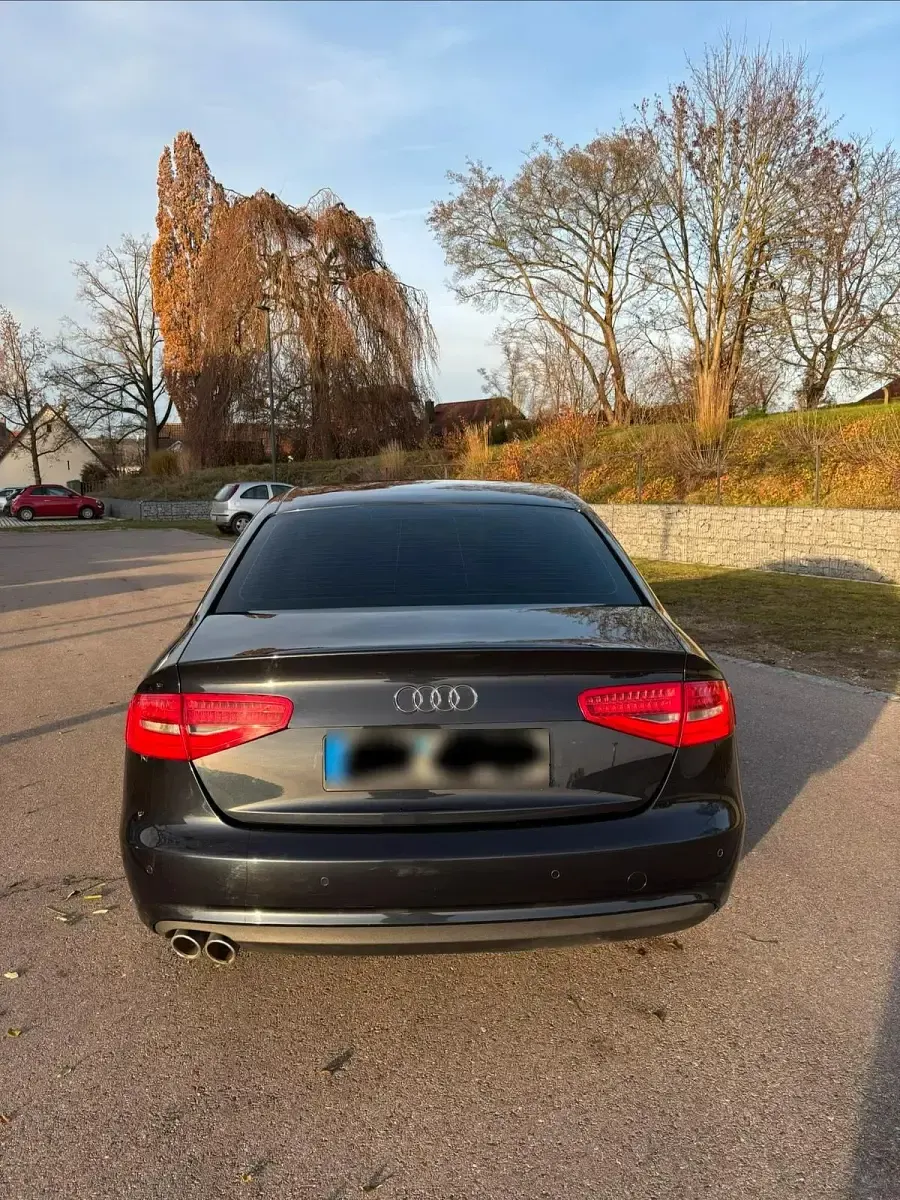 Gebraucht Audi A4 150 PS (110 kW) 2013 Blau Limousine