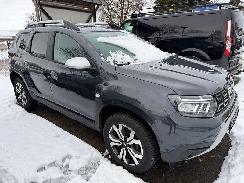 Grau Gebraucht 2022 Dacia Duster Prestige SUV | 18.600 € (Fairer Preis) - Bild 1/4