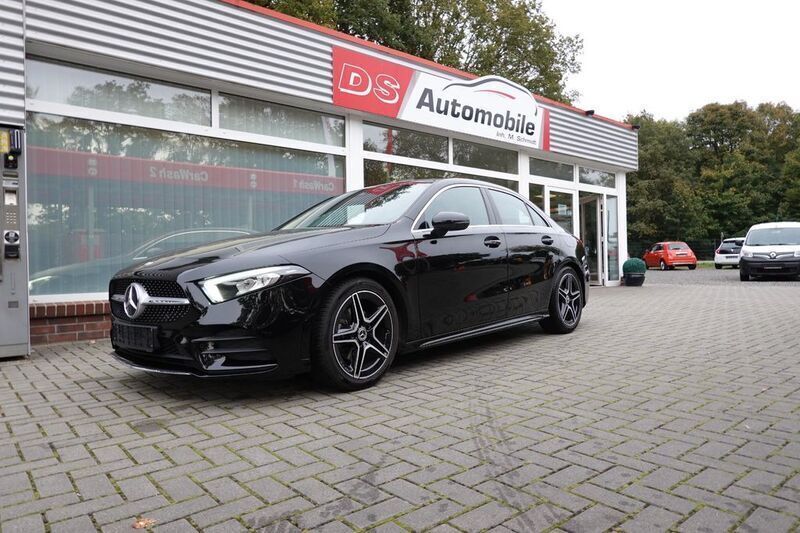 Schwarz Gebraucht 2020 Mercedes A200 AMG Limousine | 24.900 € (Fairer Preis) - Bild 1/4
