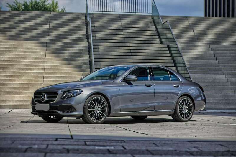Grau Gebraucht 2018 Mercedes E220 Avantgarde Limousine | 25.350 € (Guter Preis) - Bild 1/4