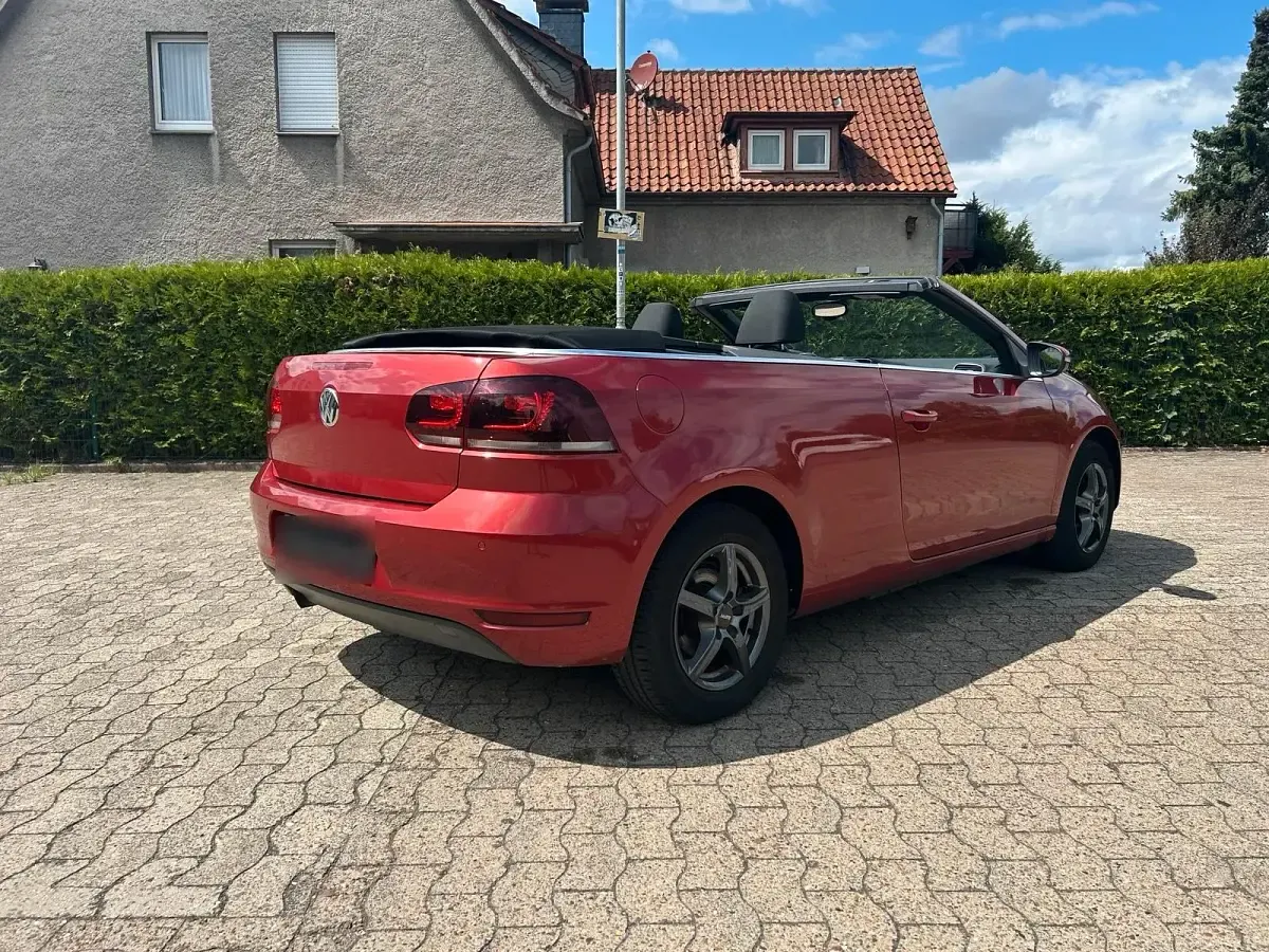 Gebraucht VW Golf VII 105 PS (77 kW) 2014 Rot Cabrio