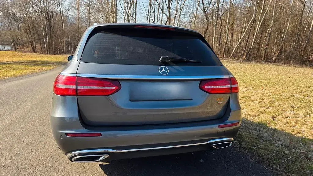 Gebraucht Mercedes E220 194 PS (142 kW) 2017 Grau Kombi