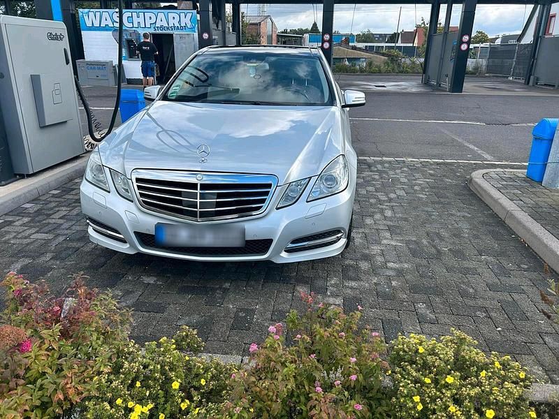 Gebraucht Mercedes E250 204 PS (150 kW) 2010 Grün Limousine