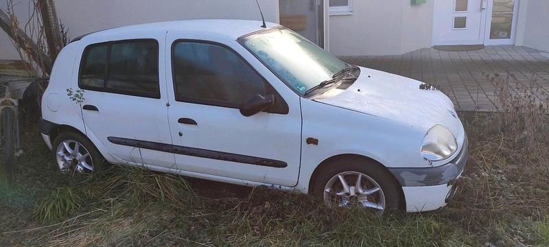 Weiß Gebraucht 2000 Renault Clio II Kleinwagen | 350 € - Bild 1/1