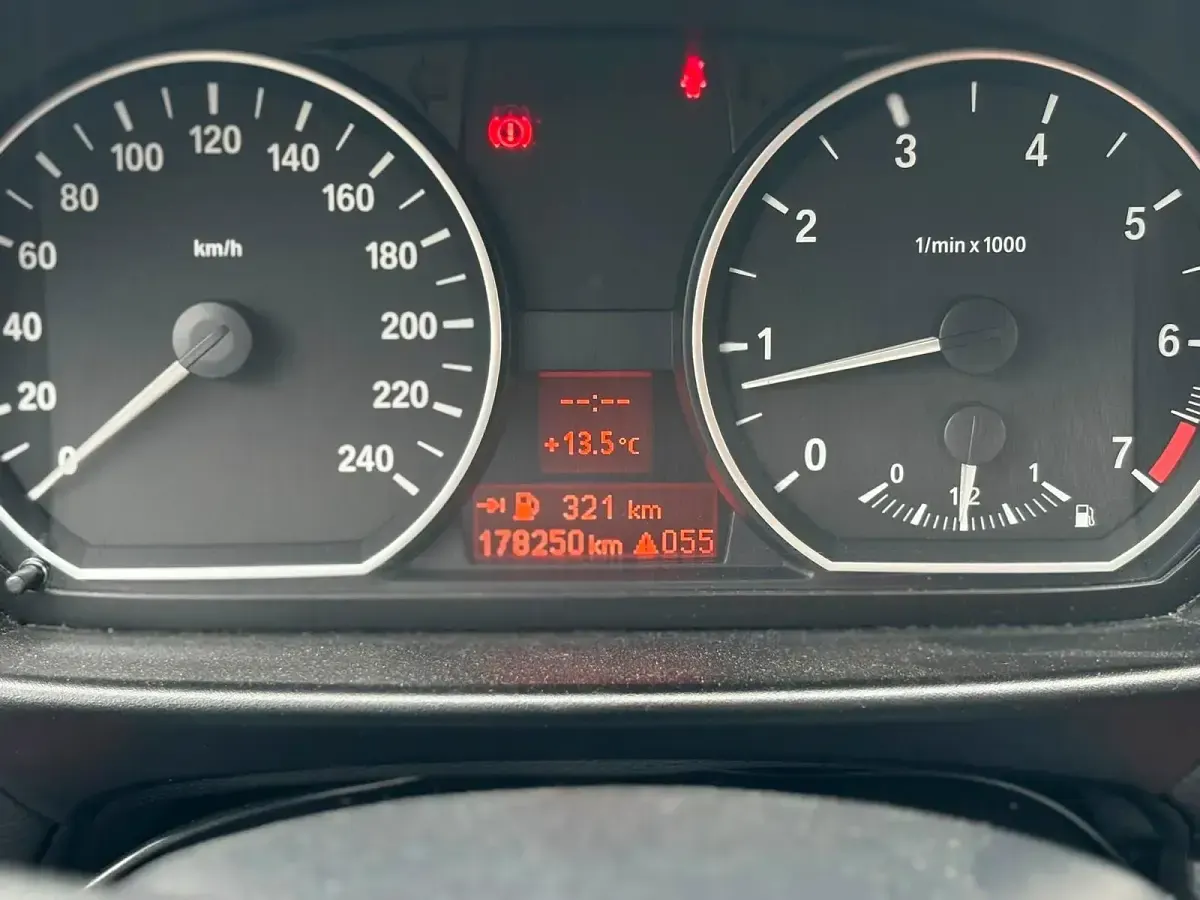 Gebraucht BMW 116 122 PS (89 kW) 2010 Schwarz Kleinwagen