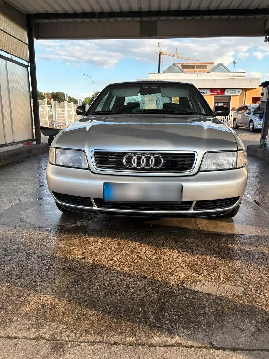 Gebraucht Audi A4 100 PS (73 kW) 1995 Silber Limousine