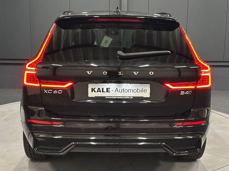 Gebraucht Volvo XC60 Plus 197 PS (144 kW) 2023 Onyx black metallic SUV