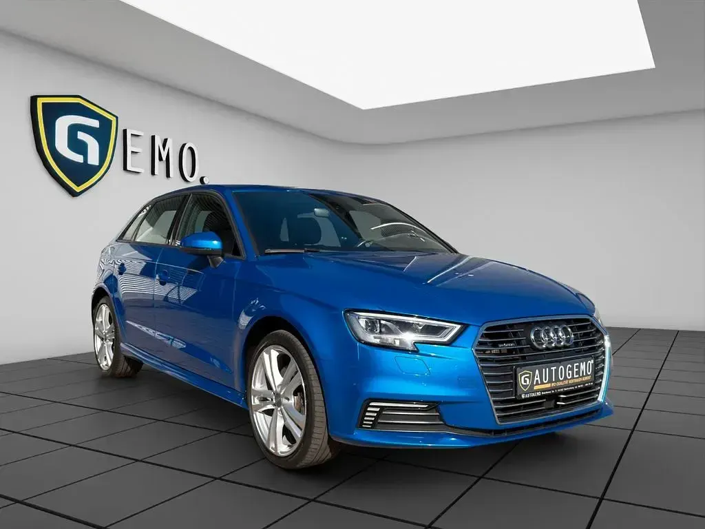 Gebraucht Audi e-tron Sport 150 PS (110 kW) 2020 Blau SUV