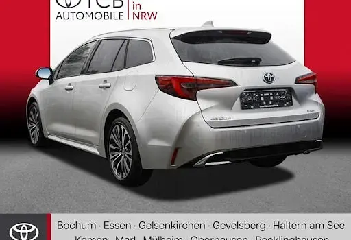 Neu Toyota Corolla 140 PS (102 kW) 2025 Silber Limousine