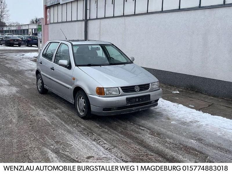 Silber Gebraucht 2000 VW Polo Limousine | 600 € (Guter Preis) - Bild 1/4