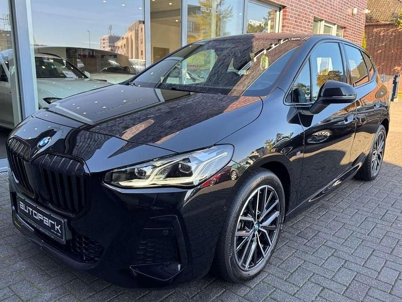 Saphirschwarz Gebraucht 2024 BMW 218 M Sport Van / Kleinbus | 26.850 € (Fairer Preis) - Bild 1/4