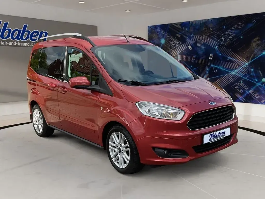 Gebraucht Ford Tourneo Courier Titanium 101 PS (74 kW) 2017 Rot Van / Kleinbus