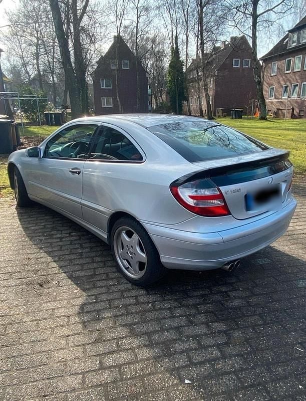 Gebraucht Mercedes C180 143 PS (105 kW) 2004 Silber Coupé