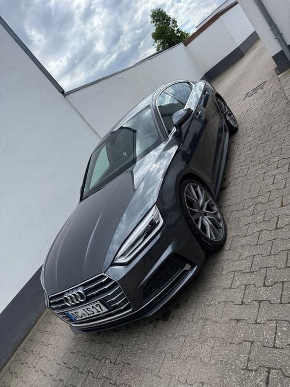 Grau Gebraucht 2019 Audi A5 Sportback S-Line Limousine | 25.500 € (Guter Preis) - Bild 1/4