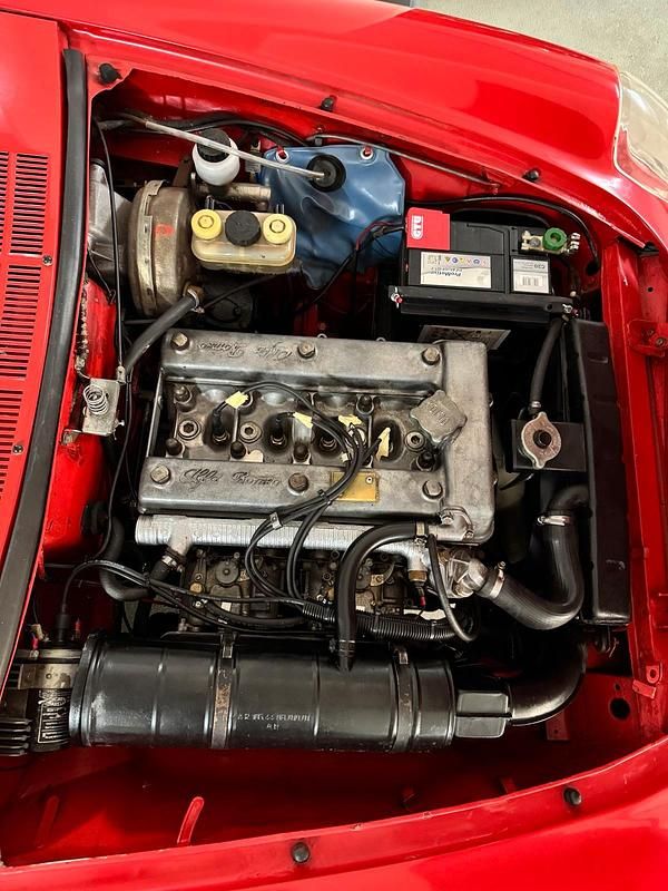 Rot Gebraucht 1976 Alfa Romeo Spider Cabrio | 16.799 € - Bild 1/4