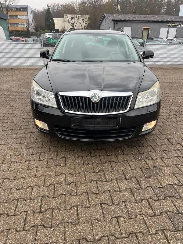 Schwarz Gebraucht 2009 Skoda Octavia Kombi | 3.250 € (Etwas zu teuer) - Bild 1/4