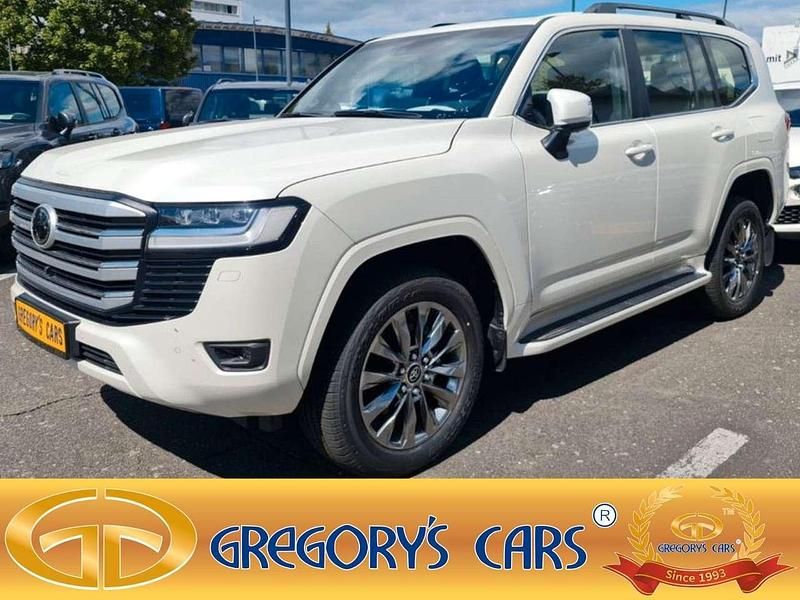 White pearl Neu 2025 Toyota Land Cruiser Premium SUV | 164.861 € - Bild 1/3