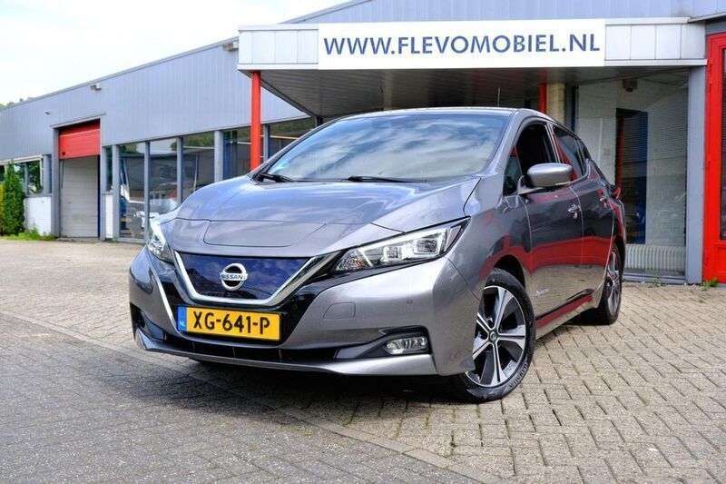 Grau Gebraucht 2018 Nissan Leaf Tekna Kleinwagen | 9.750 € (Fairer Preis) - Bild 1/4
