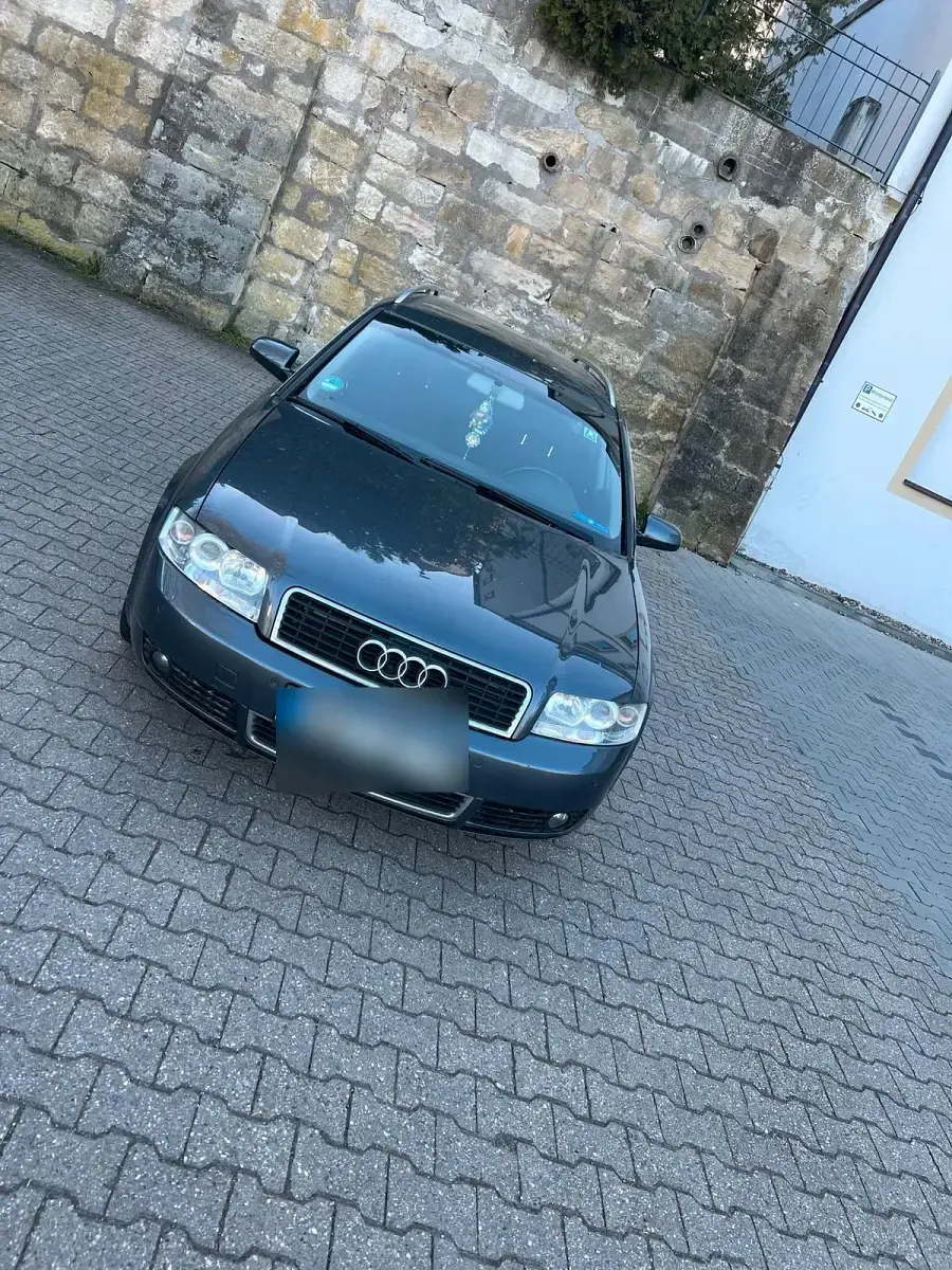 Second-hand Audi A4 131 CP (96 kW) 2004 Negru Berlinǎ