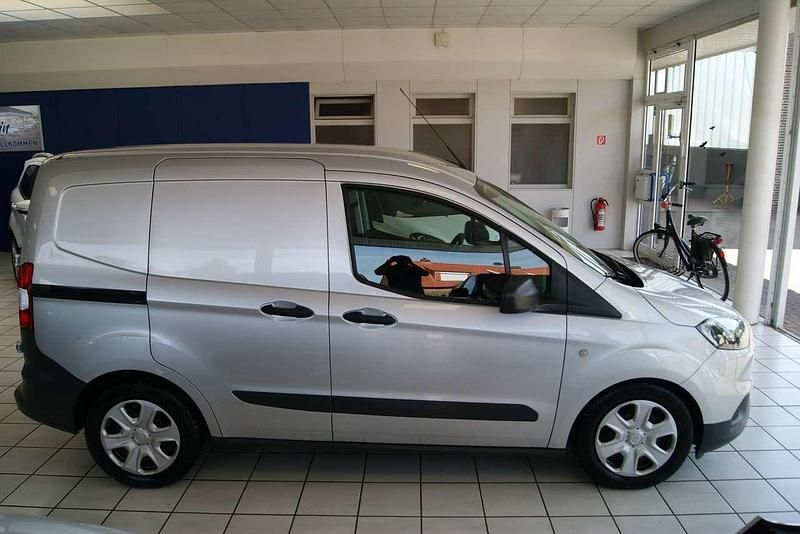 Gebraucht Ford Transit Trend 101 PS (74 kW) 2019 Polarsilber metallic Van / Kleinbus