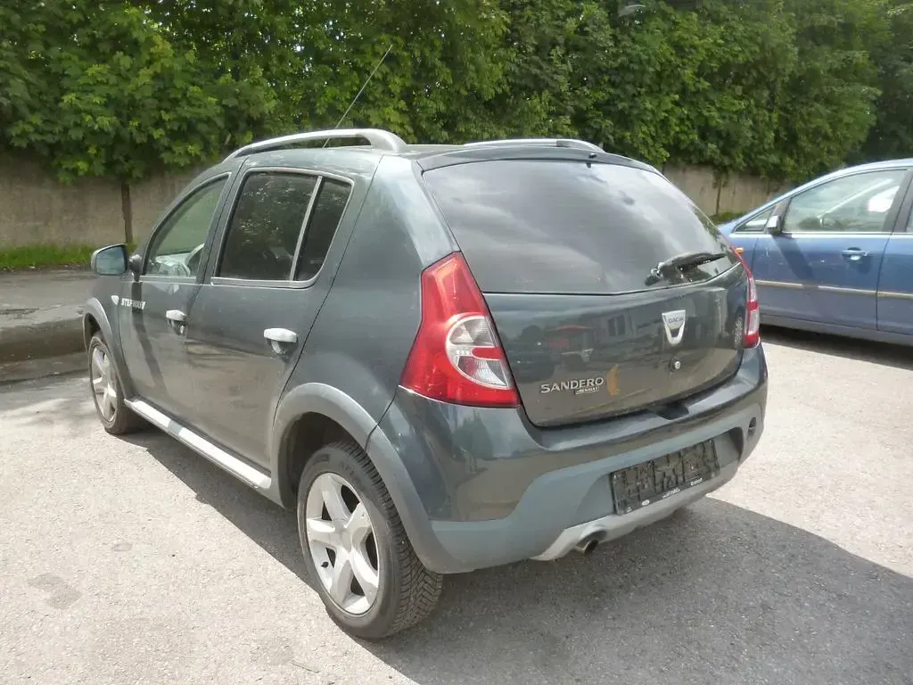 Używany Dacia Sandero Stepway 87 KM (63 kW) 2010 Czarny Sedan/Limuzyna