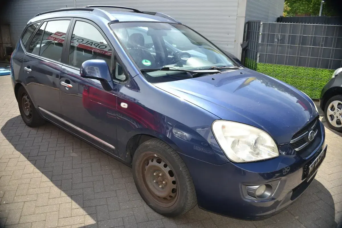 Gebraucht Kia Carens LX 140 PS (102 kW) 2009 Blau Van / Kleinbus