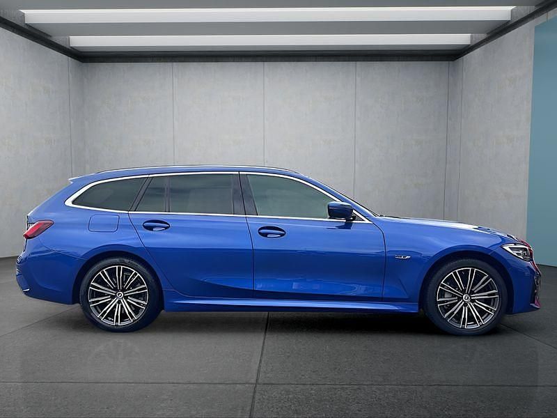 Gebraucht BMW 330e 252 PS (185 kW) 2022 Blau Kombi