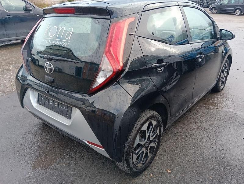 Gebraucht Toyota Aygo Team 72 PS (52 kW) 2019 Schwarz Kleinwagen