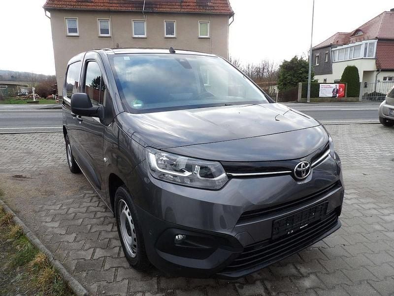 Grau Gebraucht 2021 Toyota Proace City City Van / Kleinbus | 11.999 € (Guter Preis) - Bild 1/4