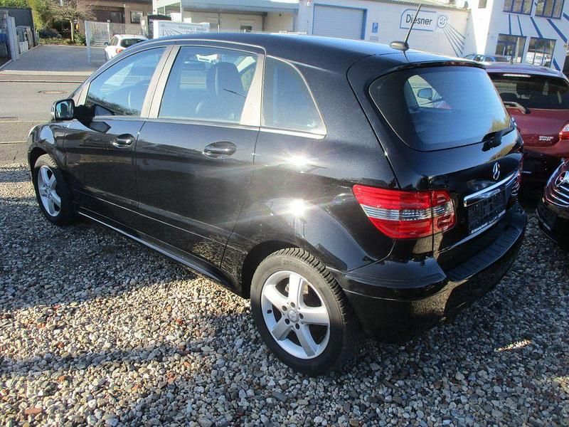 Gebraucht Mercedes B180 116 PS (85 kW) 2010 Schwarz Van / Kleinbus